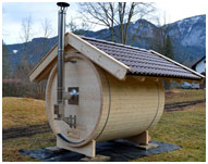 Fass-Sauna mit Holzofen, Aussenansicht